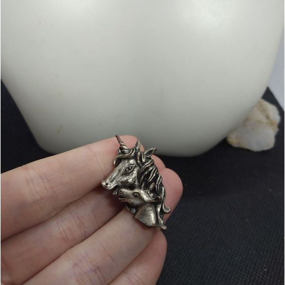 Pewter or silver unicorn mommy and baby‎ pony pin - Picture 1 of 2